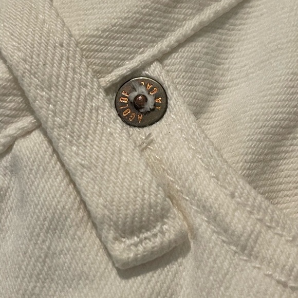 AGOLDE Criss Cross Frayed Bottom Distressed White Denim Shorts Size 31 NWOT - Picture 7 of 9